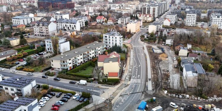 Zmiany w organizacji ruchu na skrzyżowaniu ul. Dmowskiego i Knapowskiego