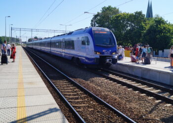 Na majówkę wprowadzono zwiększoną liczbę pociągów, nowe trasy oraz dodatkowe wagony