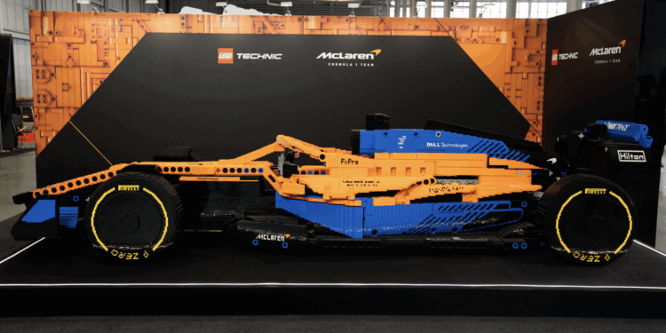 Bolid LEGO Technic McLaren F1 zbudowany z blisko 290 tys. klocków zawitał na Poznań Motor Show 2025