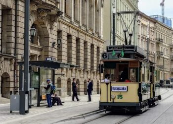 Rozpoczęcie działalności linii turystycznych