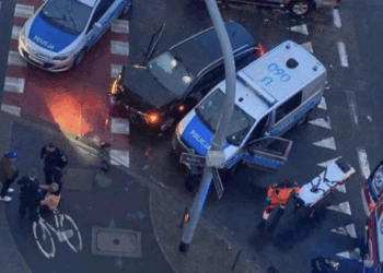 Wypadek radiowozu z osobówką, są ranni