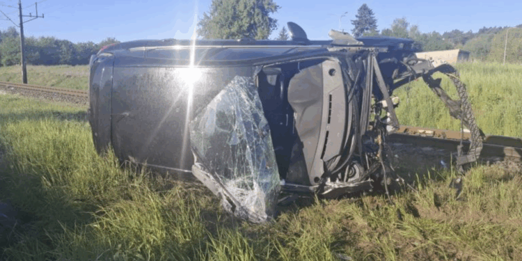 Kobieta wjechała na tory, wprost pod nadjeżdżający pociąg