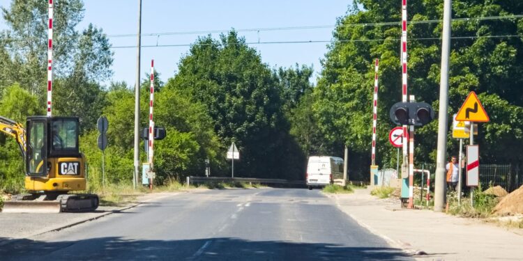 Przejazd na ul. Naramowickiej zamknięty dłużej