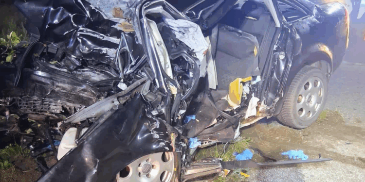 Śmiertelny wypadek pod Poznaniem. Z auta nic nie zostało