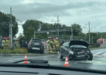 Wypadek na rondzie Śródka, możliwe utrudnienia w ruchu