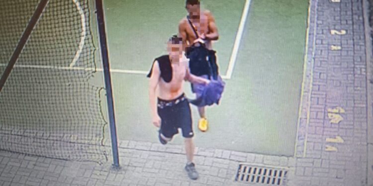 Grali z nim w piłkę a później go brutalnie pobili