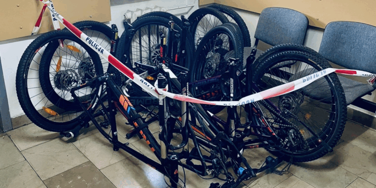 Poszukiwany obywatel Ukrainy zatrzymany za kradzież rowerów. Nie wiedział, że jeden z nich miał nadajnik GPS