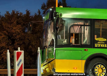 Wypadek w Poznaniu. Autobus zderzył się z tramwajem
