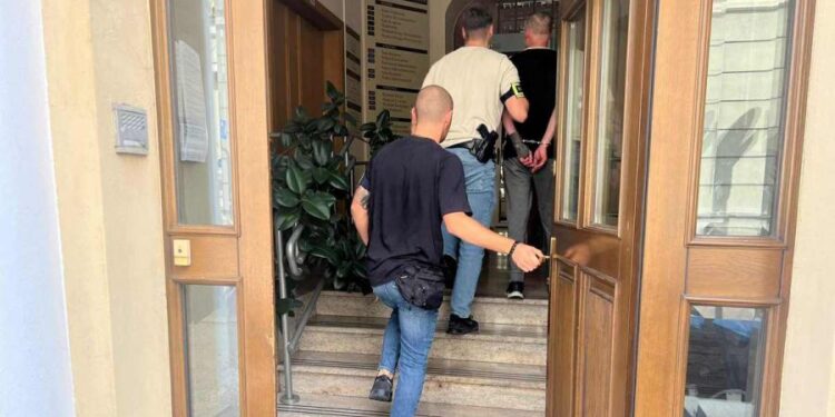 53-latek strzelał do pracowników firmy, celował w kobietę