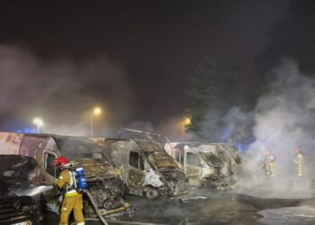 Pożar w wypożyczalni samochodów
