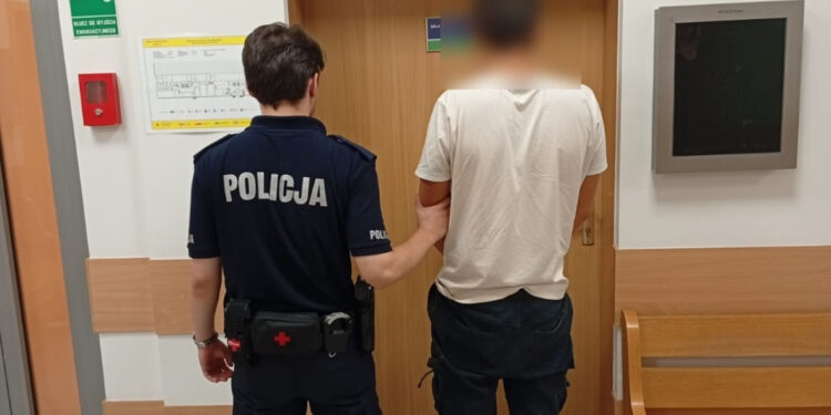 Policja zatrzymała 19-letniego Ukraińca przewożącego nielegalnych migrantów