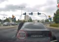 Awantura na skrzyżowaniu w Poznaniu. Kierowca Citroena wyrwał szybę z Mercedesa