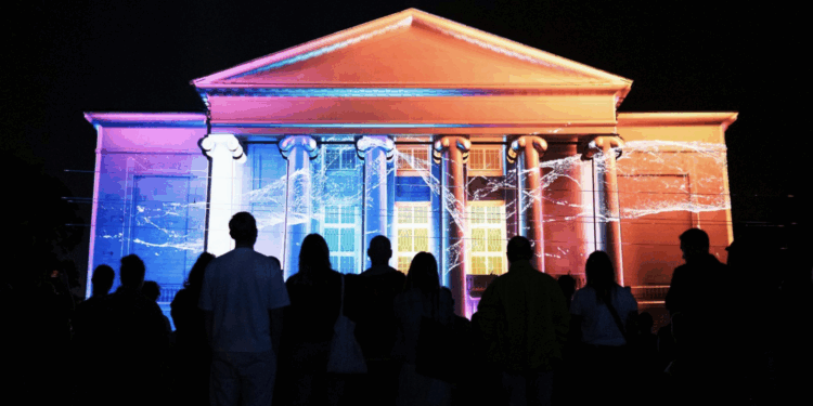 Fasada Teatru Wielkiego w Poznaniu znów rozbłyśnie