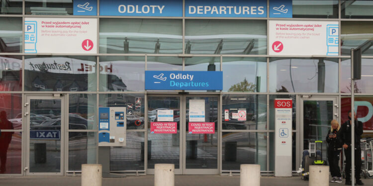73-latka straciła wakacje przez żart na poznańskim lotnisku