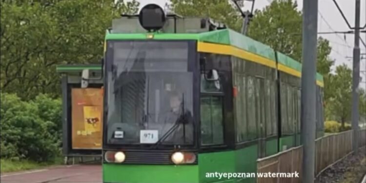 Pierwszy używany tramwaj z Niemiec testowany na ulicach Poznania