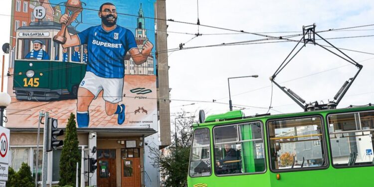 Mural Lecha Poznań, który zachwyca kibiców! Unikalne dzieło na ul. Głogowskiej
