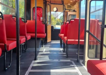 Wieczorne podróże kultowymi autobusami. Nie przegap okazji