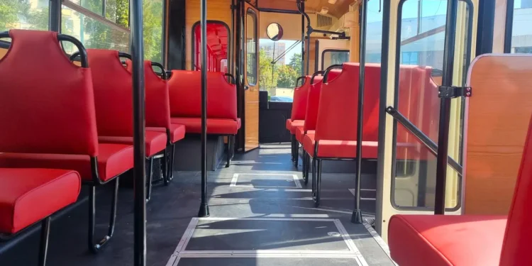 Wieczorne podróże kultowymi autobusami. Nie przegap okazji