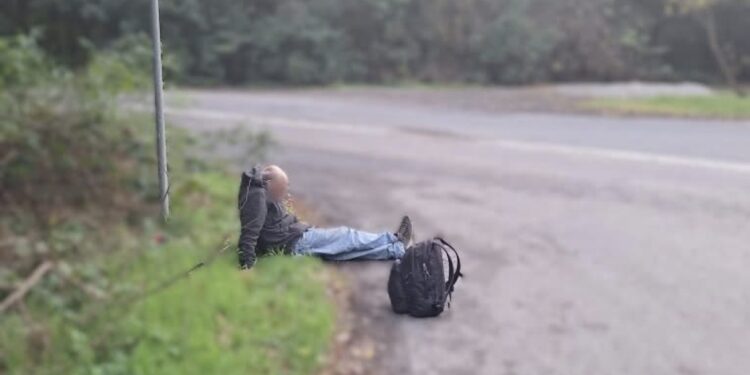 Tajemniczy obcokrajowiec na Jeżycach. Siedział na ulicy i milczał