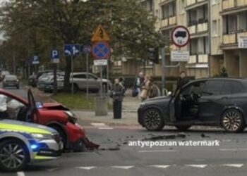 Wypadek na skrzyżowaniu Bukowskiej i Szpitalnej! W kolizji uczestniczył policyjny radiowóz