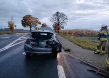 Pijana kobieta uciekała dymiącym autem! Chwilę później samochód stanął w płomieniach!