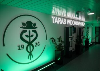 Taras widokowy na Collegium Altum – niezrównana panorama Poznania i nowa atrakcja dla miłośników lotnictwa
