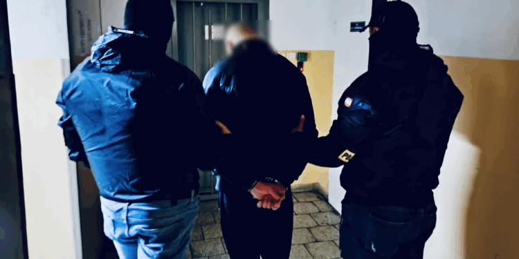 Seria nocnych włamań do jednego sklepu. Policja zatrzymała 33-latka podejrzanego o wszystkie zdarzenia