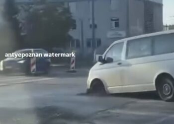 Nietypowa sytuacja na moście Chrobrego. Bus utknął w świeżym betonie