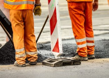 Awaria paraliżuje Jeżyce! Duże zmiany w ruchu i objazdy tramwajów aż do poniedziałku