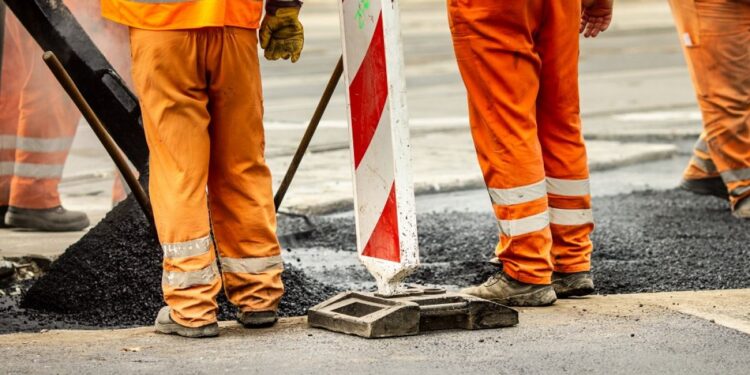 Awaria paraliżuje Jeżyce! Duże zmiany w ruchu i objazdy tramwajów aż do poniedziałku