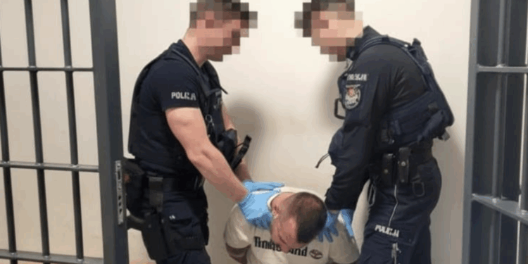 Jechał pod prąd autostradą A2 i zaatakował policjantów – 35-letni obywatel Mołdawii trafił do aresztu