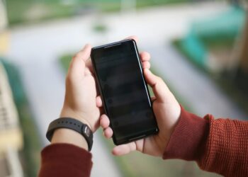 Kliknął w reklamę na Facebooku i stracił oszczędności życia. Policja ostrzega