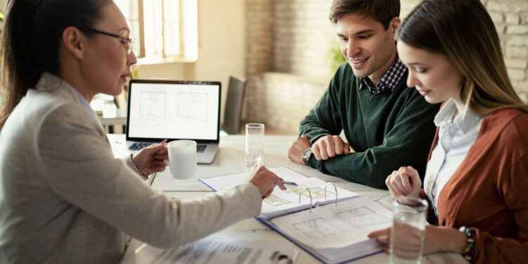 Ekspert kredytowy w 2025 roku – czy nadal opłaca się z nim współpracować?