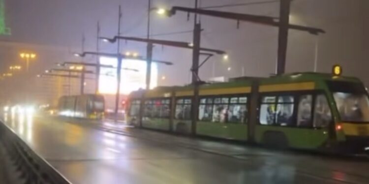 Awaria na Moście Dworcowym. Stoją tramwaje
