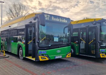 Elektryczna rewolucja w Poznaniu. Nowe autobusy już w zajezdni, wkrótce wyjadą na trasy