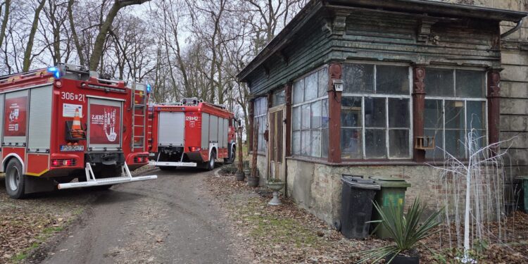 Tragiczny pożar dworku pod Poznaniem. Dwie ofiary