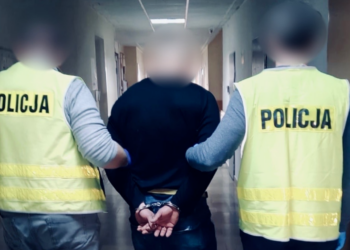 Szyba wybita, sprzęt skradziony, ucieczka nieudana. Nocna akcja policji w Poznaniu