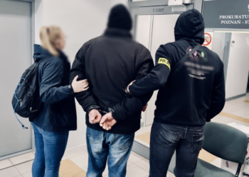 Milionowe oszustwa, kryptowaluty i fałszywe historie miłosne. Poznańska policja rozbiła siatkę piorącą pieniądze w Europie