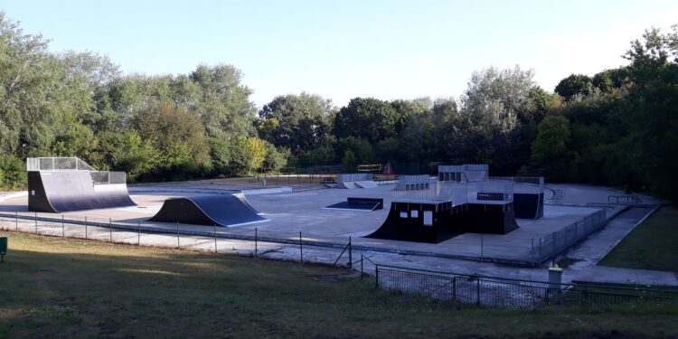 Miasto planuje inwestycję, a młodzi protestują. Tysiące podpisów w obronie skateparku „Wyspa”