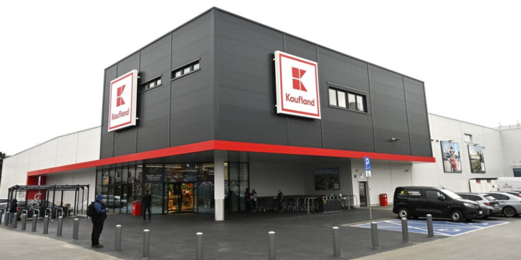 To już trzeci hipermarket tej sieci w Poznaniu