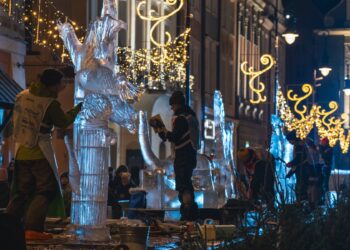 Świąteczny weekend w Poznaniu z lodowymi rzeźbami, koncertami i targami. Co wydarzy się od piątku do niedzieli?