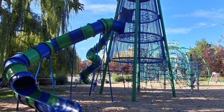 Widowiskowy plac zabaw na Piątkowie jeszcze się powiększy