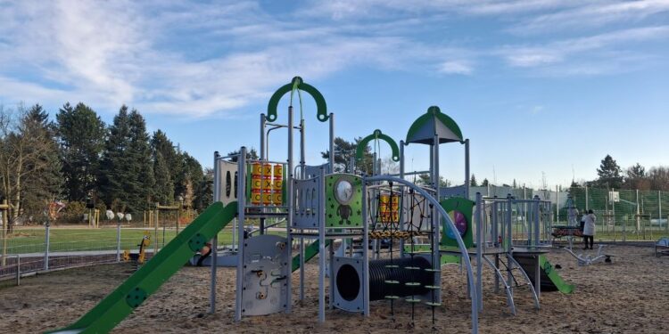 Z zapomnianego terenu w nową przestrzeń spotkań. Ławica zyskała strefę sportu i rekreacji