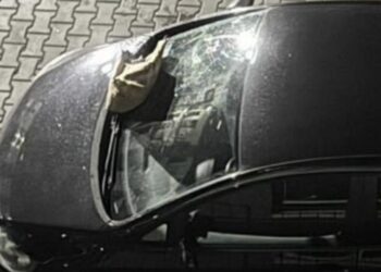 Szokująca nocna demolka w Poznaniu. Cztery auta zniszczone, sprawca, obcokrajowiec w rękach policji