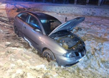 Nocna ucieczka po kradzieży paliwa. Pościg przez dwa powiaty zakończony w rowie