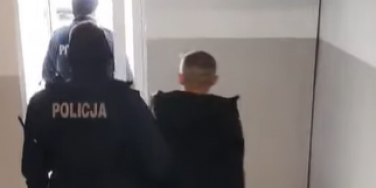 Brutalny atak w Gnieźnie. 46-latek odgryzł ucho i usłyszał osiem zarzutów