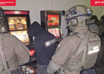Cztery osoby z zarzutami, nielegalne automaty zlikwidowane. Akcja służb pod Poznaniem