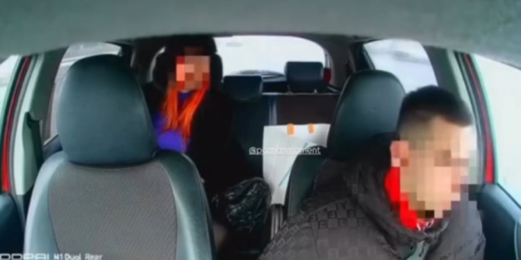 Pokazała „policyjną blachę” i chciała przejazdu na czerwonym. Kulisy nagrania, które obiegło internet