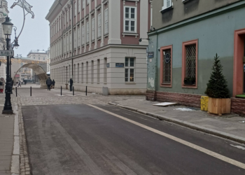 Asfalt znika ze Starego Miasta. Ta ulica wróci do swojego dawnego wyglądu, a to dopiero początek zmian