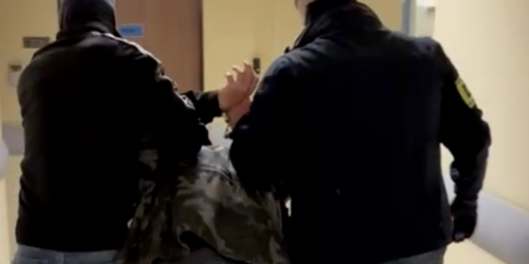 Telefon, strach i fałszywy prokurator. Poznańska policja przerwała oszustwo na 150 tysięcy złotych